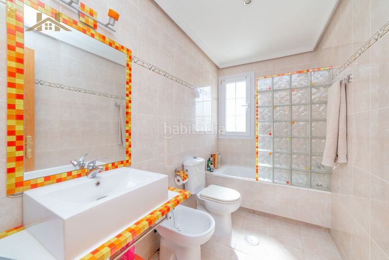 Foto 0a110a71-93da-469a-a85b-e8e1ce85c897. Casa adossada amb xemeneia calefacció aparcament piscina a Seseña