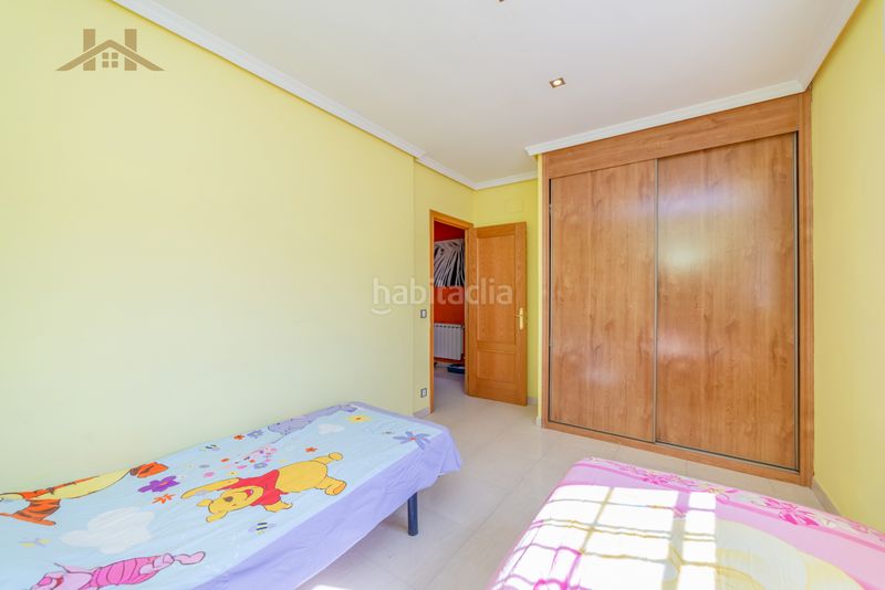 Foto 342f5004-e88a-4d81-86bb-fb83ce75a3f0. Casa adossada amb xemeneia calefacció aparcament piscina a Seseña
