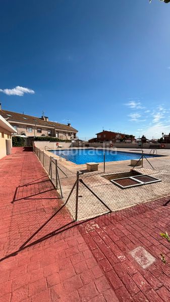 Foto a81d8ceb-09c7-430c-b449-4c5ff8e90b36. Casa adossada amb xemeneia calefacció aparcament piscina a Seseña