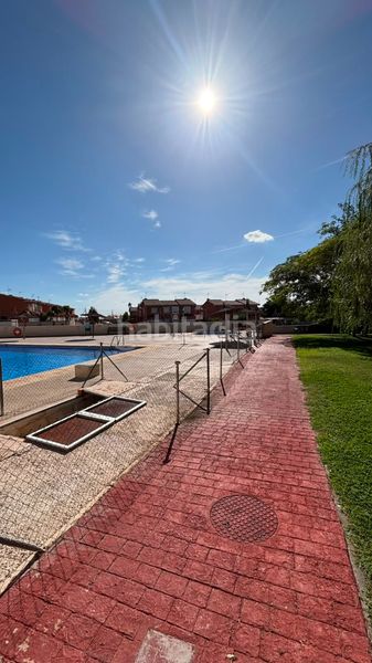 Foto cce1e898-cb4f-4514-bffd-5d3719ec8ea7. Casa adossada amb xemeneia calefacció aparcament piscina a Seseña