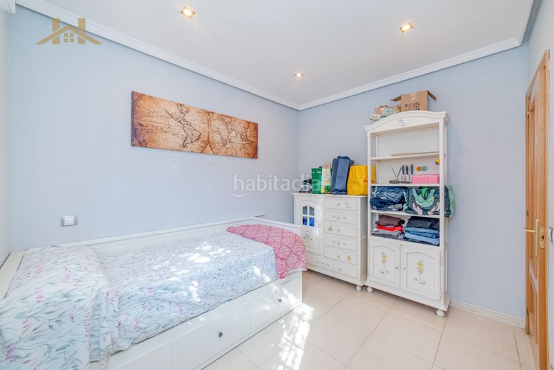 Foto f0ada370-bf36-4b59-8709-79590bb5c211. Casa adossada amb xemeneia calefacció aparcament piscina a Seseña