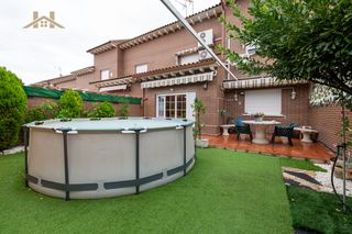 Casa adossada  Calle isla de formentera. En venta: espectacular chalet adosado con patio, buhardilla y ga