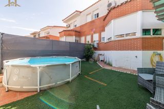 Casa aparellada  Calle los barreros. En venta: espectacular chalet pareado en seseña con patio y en z