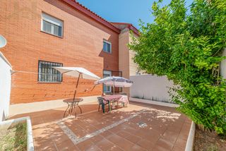 Casa adossada  Calle violetas. En venta: fantástico chalet adosado con buhardilla y garaje en s