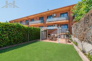 Reihenhaus  Avenida de don pedro hernando sanz. En venta: impresionante chalet adosado con patio y garaje en una