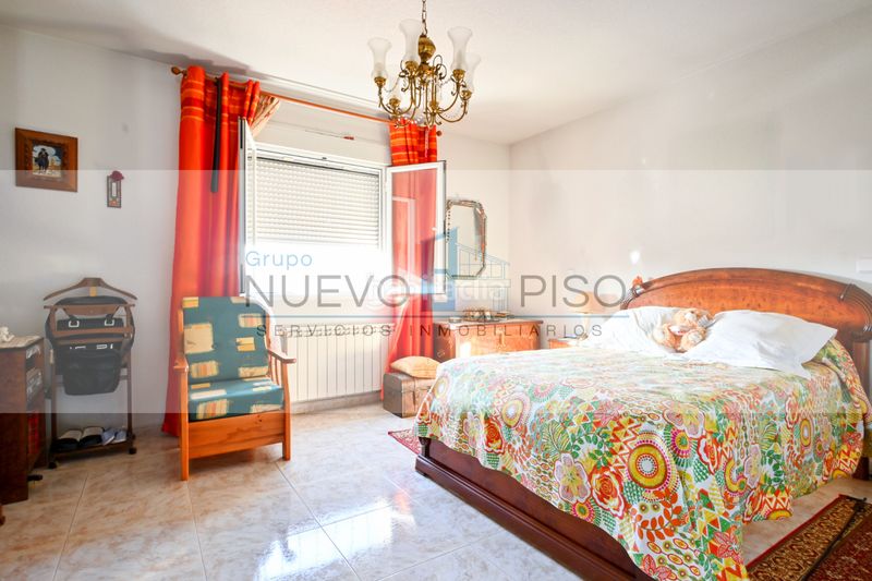 Foto 0b030671-4ed0-4209-a2eb-6aa0d847277e. Chalet with fireplace heating parking pool in Moraleja de Enmedio