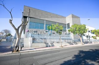 Xalet a Moraleja de Enmedio. Chalet en venta con piscina y garaje
