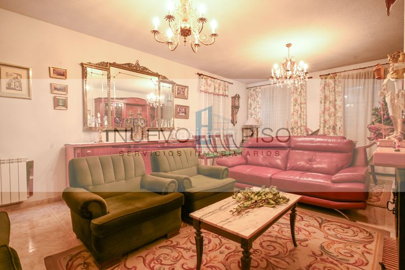 Foto 624cd3c0-f8b5-4ee8-9db0-d09d2952472e. Chalet with fireplace heating parking pool in Moraleja de Enmedio