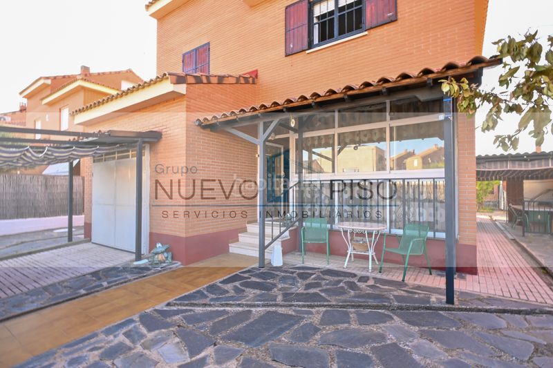 Foto bc177bb4-1003-4ab3-8570-804bf91e99b5. Chalet with fireplace heating parking pool in Moraleja de Enmedio