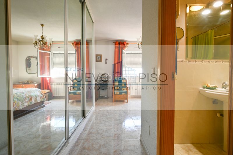 Foto c590ea35-3959-4f8e-9e6c-8b5f601798cf. Chalet with fireplace heating parking pool in Moraleja de Enmedio