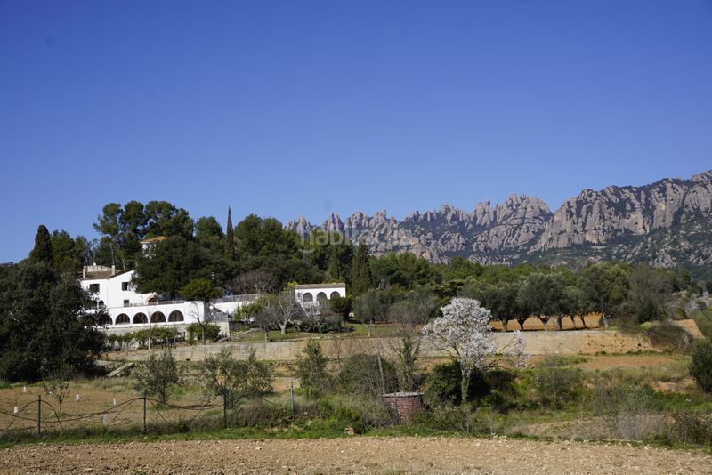 Foto f34bee76-60d7-4e34-8a97-c8dbd42878f5. Masía espectacular finca en Bruc (El)