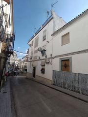 Pis a Calle cruz del postigo 10. Spacious, three bedroom apartment, loads of natural light, centr