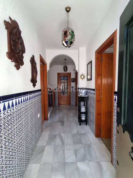 Foto 4aebf245-2dd0-466b-b382-5cd6545212c7. Casa amb xemeneia calefacció aparcament piscina a Loja