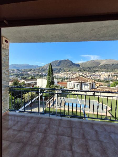 Foto e3451ca1-882e-49a7-aca3-38b3bbd8f9e0. Casa amb xemeneia calefacció aparcament piscina a Loja