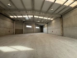 Miete Fabrikhalle in San Cibrao das Viñas. San cibrao das viñas