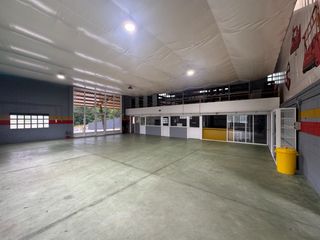 Fabrikhalle in Ordes. Ordes