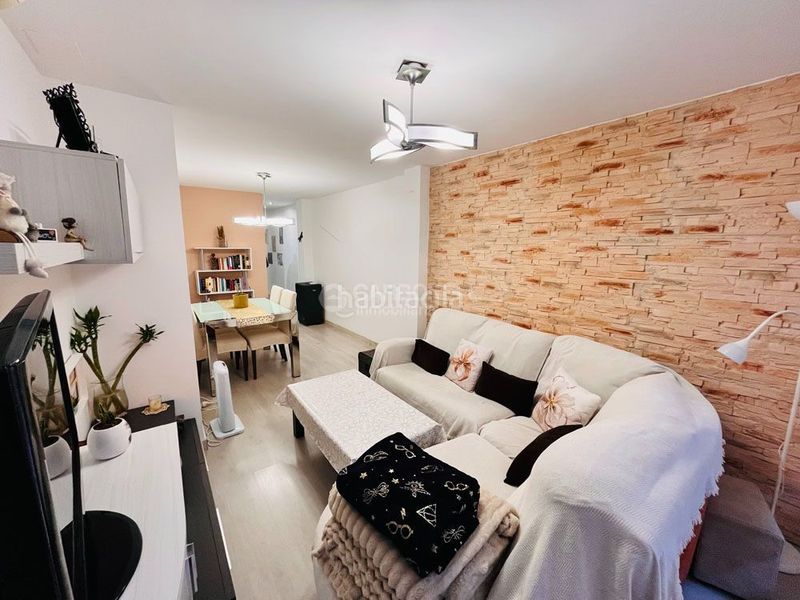 Foto faab17cc-d3e7-49e1-8ea4-dde1495cf8d9. Pis a Zona Nord Alcoi