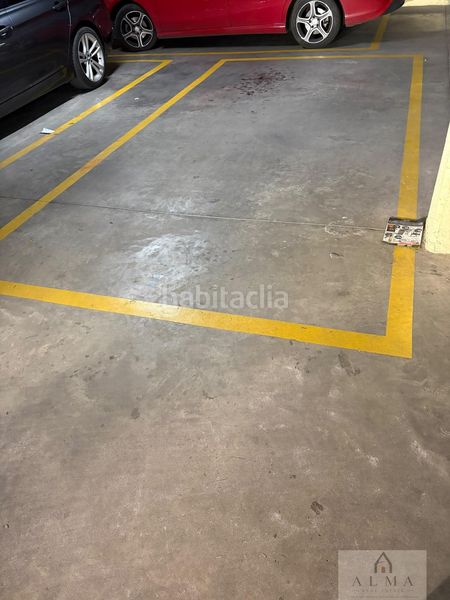 Foto aea54371-3f46-4296-84ed-056c66335ea6. Aparcament cotxe a Almendralejo