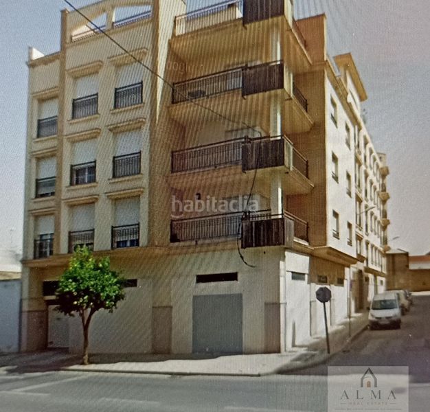 Foto b16e88a7-5f4a-4390-b4a2-3a8f876d70af. Local comercial local en Almendralejo
