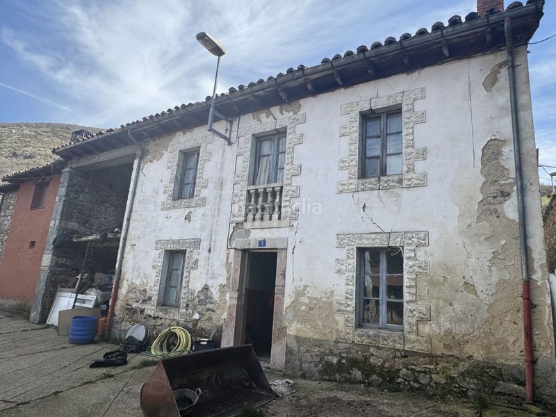 Foto f958b354-b876-45fe-93cd-7c0e47ce88f3. Casa amb aparcament a Puebla de Lillo