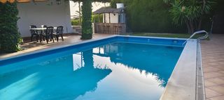 Xalet  Calle columela. En venta - casa - 410m² - garaje - piscina - muy buen estado - l