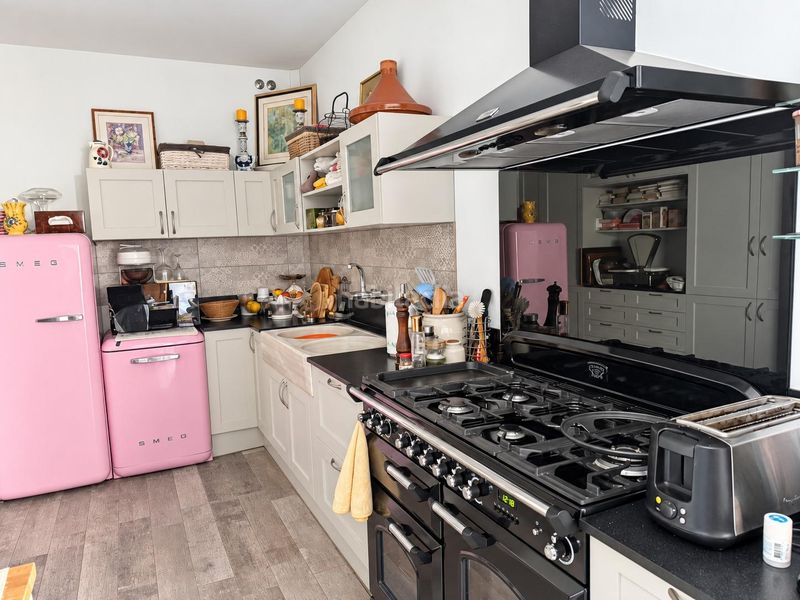 Foto 16e0760b-7320-4f56-9edf-a25a2e74a4e5. Apartament amb aparcament a Centre Figueres