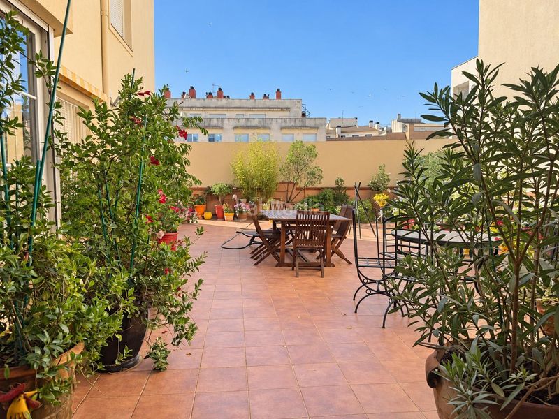 Foto 2d5cbe9c-ce5f-438c-a4d4-b984934b4841. Apartament amb aparcament a Centre Figueres