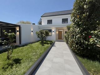 Xalet  Calle alondras. Chalet pareado en venta en valdelagua, calle alondras