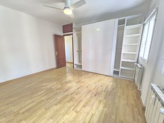 Rent Flat en Prosperidad. Vivienda exterior muy luminosa con patio