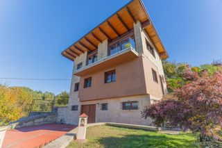Casa  Urbanizacion monte ulleira. Exclusiva casa en urbanizacion privada independiente con piscina
