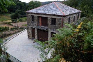 Casa  Veiga arriba-pq mao st.ma 21. Casa de piedra de 386 m2 en el valle del mao con cubierta rehabi