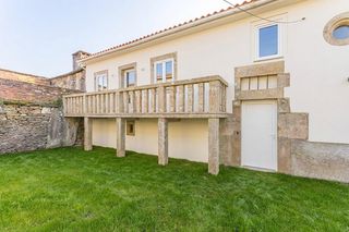 Mas  Lugar loureiro-duas igrexas 31. Casa de piedra en forcarei con 363 m2 y patio  oportunidad de re