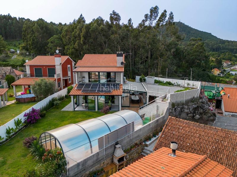 Foto 50a96a3c-46ba-42d6-a29f-626c0899651e. Xalet amb calefacció aparcament piscina a Darbo Cangas