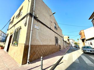 Casa  Calle san andrés 17. Casa con 2 viviendas, ideal para vivir e invertir