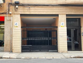 Autoparkplatz in Calle JOSE GUTIERREZ-PETEN