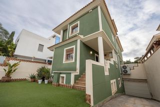 Chalet  Avenida conrado albaladejo. Chalet independiente en campo de golf y a 5 minutos de la playa