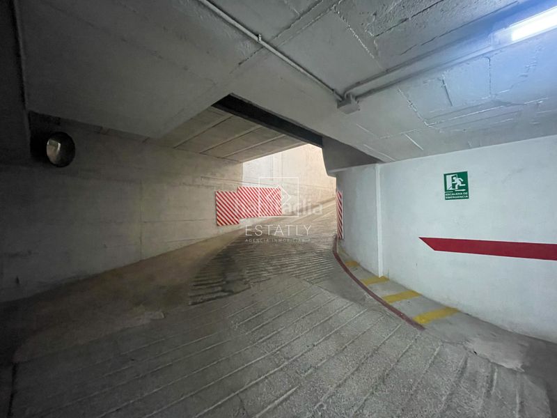 Foto 1874b44d-ae4b-41ca-bad0-da7560371828. Parking coche en carrer marquès de caldes de montbui 77 plaza de parking en venta o alquiler – zona químics, en Girona