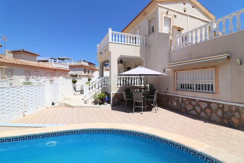 Foto a44b01df-87d2-46f6-a77d-e80ba753b25f. Casa amb piscina a Benijófar