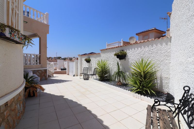 Foto f4a3d297-5a9b-4d6f-83b1-49c45a1edbbd. Casa amb piscina a Benijófar