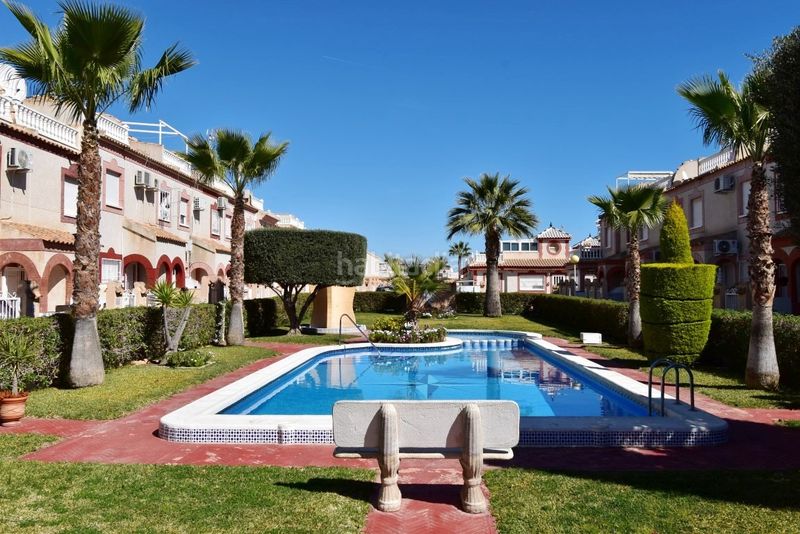Foto 13542edc-f09c-4836-bcf4-794871c000c4. Casa adossada amb piscina a La Florida Orihuela