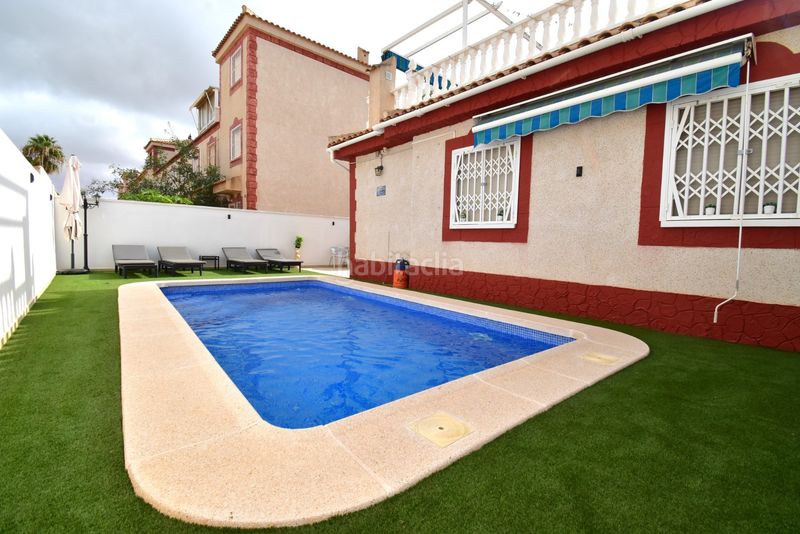 Foto 70e5e9e0-09a9-46eb-8889-56022f1916f1. Casa adossada amb piscina a La Florida Orihuela