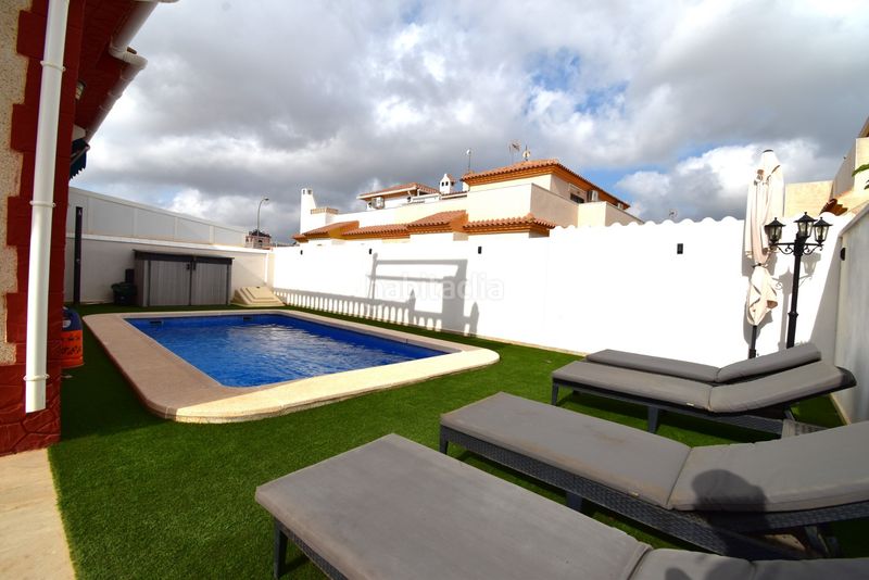 Foto cd6231c4-7acb-4fd4-a622-16ae6687434e. Casa adossada amb piscina a La Florida Orihuela