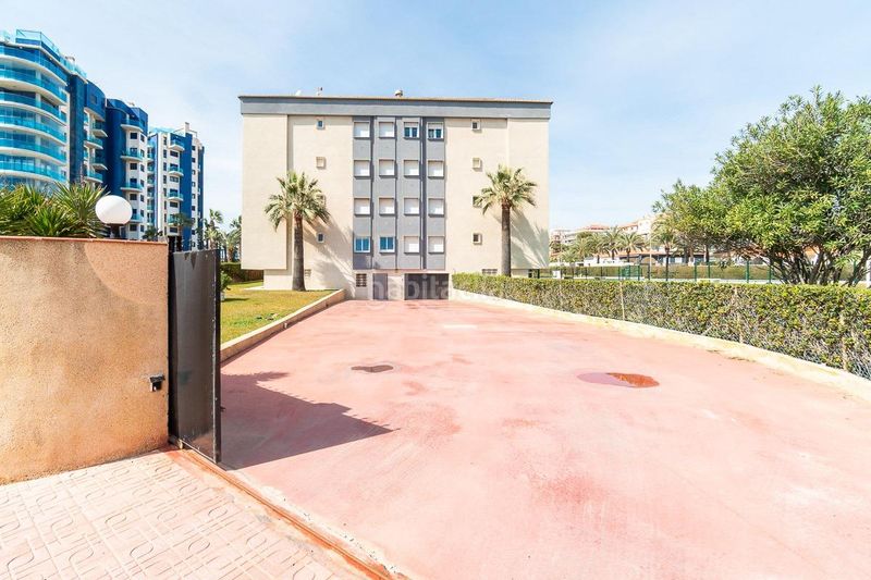 Foto 4ff343f1-a3f5-4a87-b627-4bce440fbe0e. Apartament amb aparcament piscina a Punta Prima Torrevieja