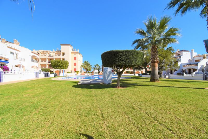 Foto ce2b5660-33b7-4815-931d-9bfd783f1f62. Apartament amb aparcament a Playa Flamenca Orihuela