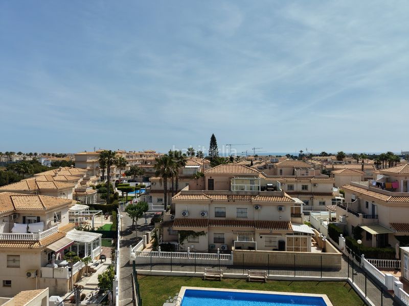 Foto a4b0b040-8db8-4f26-a286-28b07a5a1b7a. Casa adossada a Playa Flamenca Orihuela