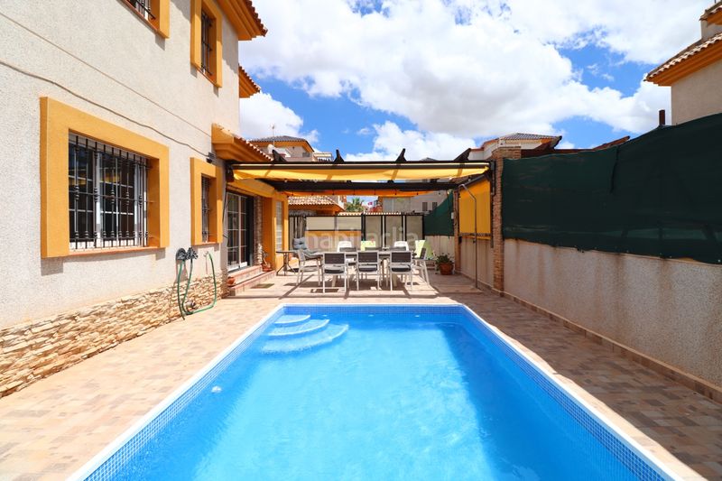 Foto 3d7a9fdc-b4e7-40e2-b828-ff1acdb37a42. Casa amb piscina a Montesinos (Los)