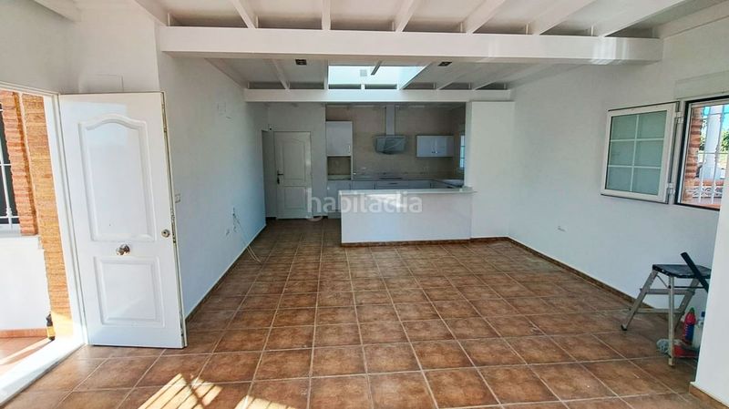 Foto 345b0d0e-c363-47b7-899d-51d62d1eb3e5. Masia amb aparcament a Catral