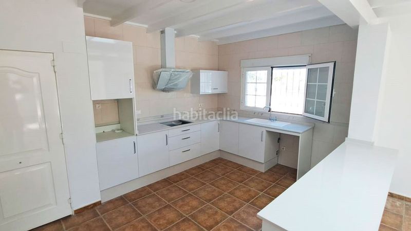 Foto 389a17b2-e68b-4abc-857e-f20cf00c2a51. Masia amb aparcament a Catral
