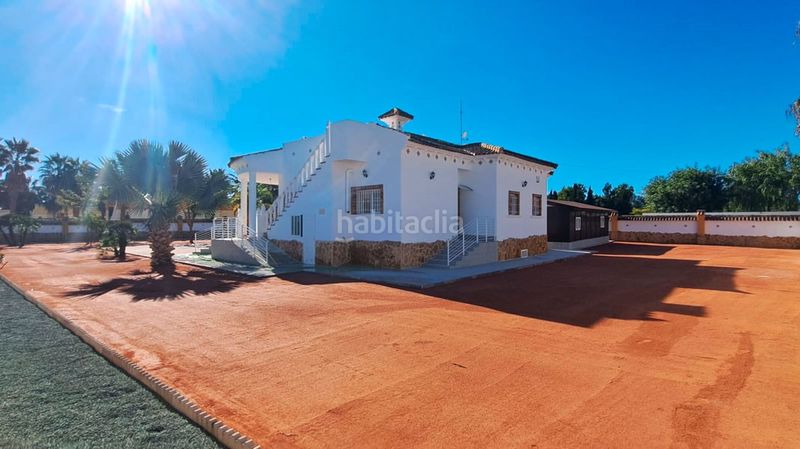 Foto c73d13ba-03eb-4f3a-b24f-e1c7d68ad856. Masia amb aparcament a Catral