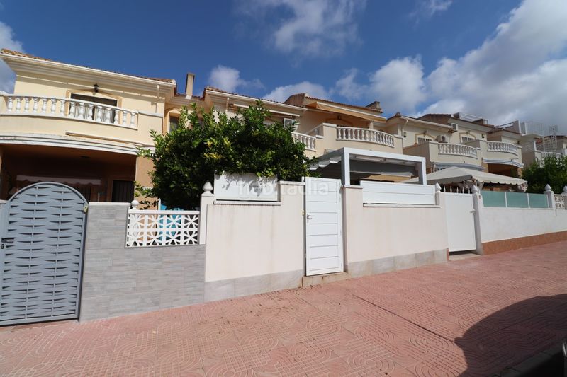 Foto 80ea701d-71e0-4ac4-9d2a-c3a05d6d28e8. Casa adossada a Benijófar